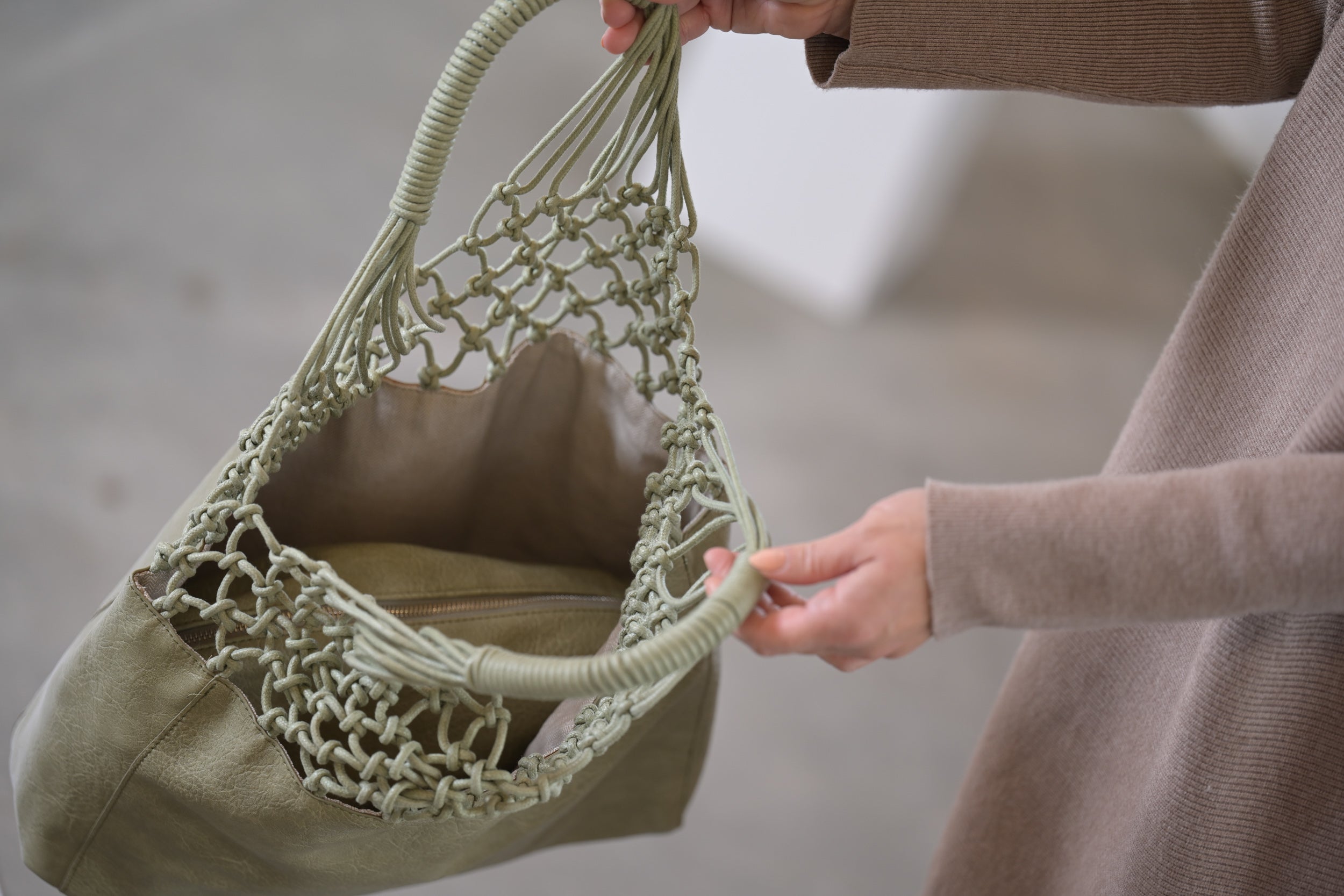 Handtasche mit Seilnetz